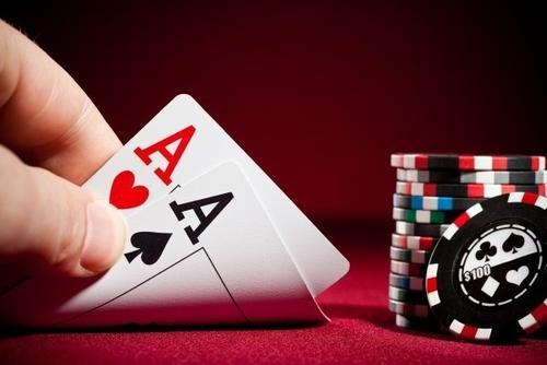 Why online casinos are good to play with?