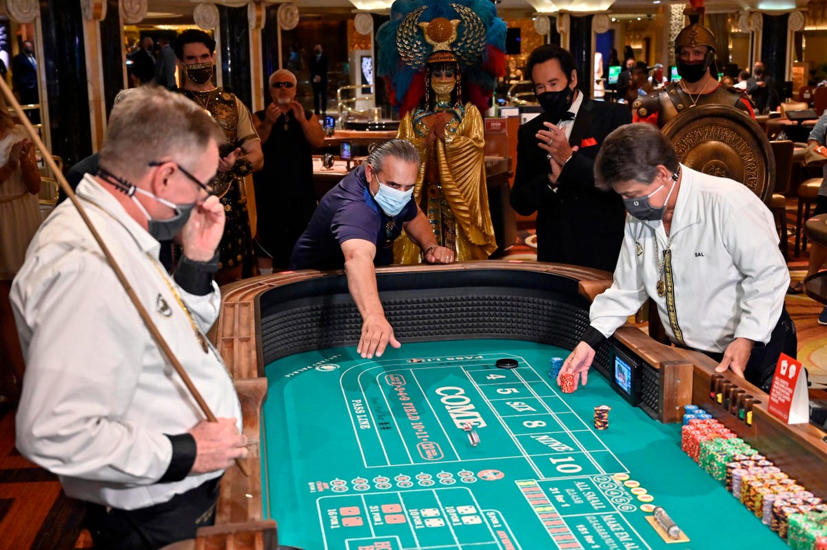 Online-Based Casinos Vs. Land-Based Casinos: Which One Is Better?