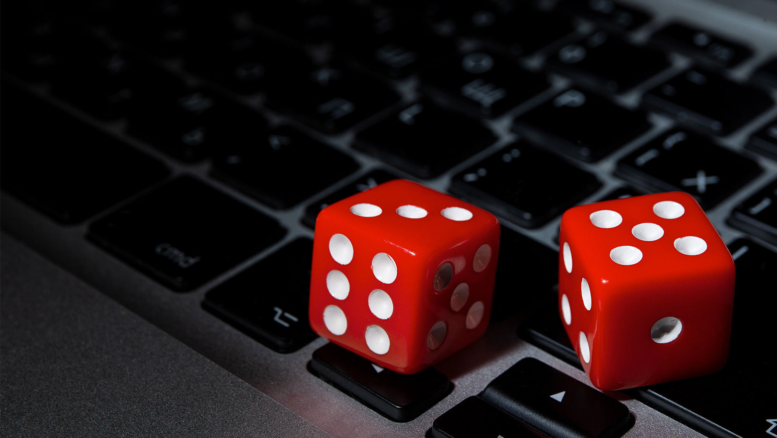 What are the tips to win online poker games?